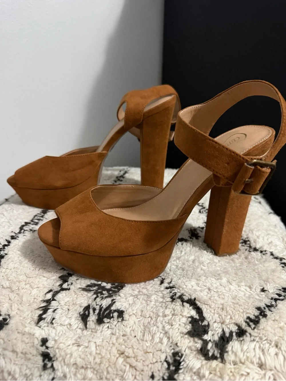 Candie’s Camel Suede Platform Peep Toe Block Heels Size 9